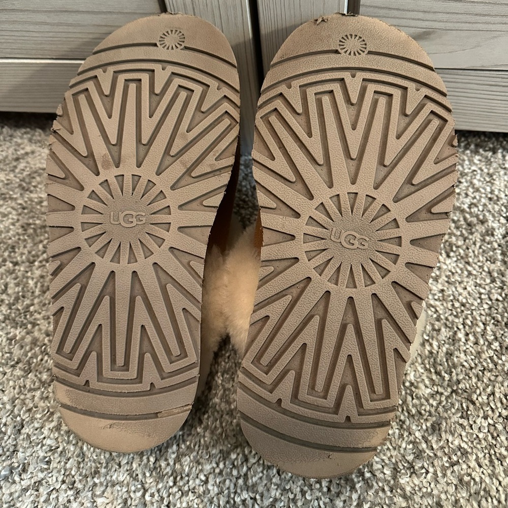 Ugg brand women’s platform clogs (size 7) - Picture 4 of 8